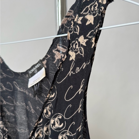 CHANEL 2006 Black & Beige Script Motif Tank - Picture 3 of 7
